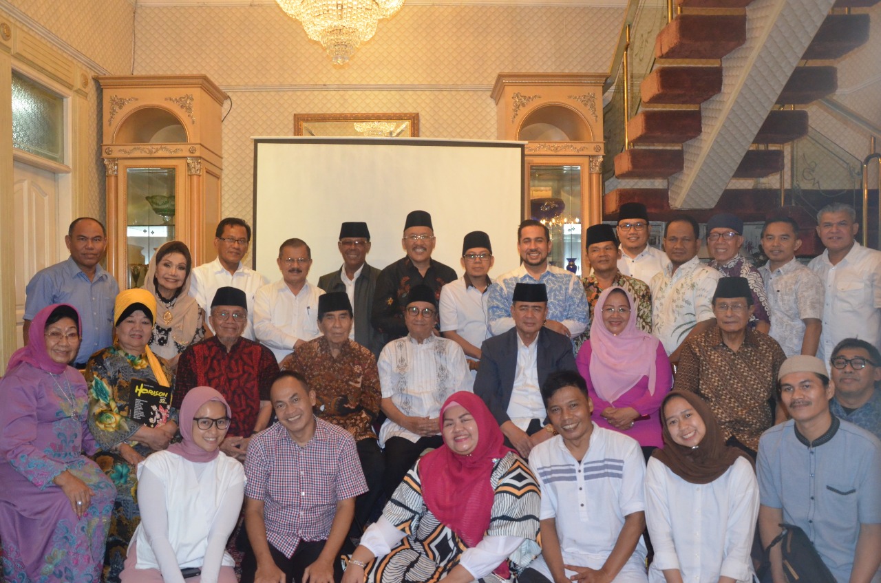 Wagub Nasrul Abit foto bersama usai lakukan koordinasi Cl Ceremony MTQ Nasional 2020 di kediaman Elly Kasim di Jakarta
